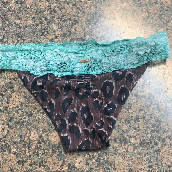 Beach bunny bikini bottoms - Picture 2 of 4